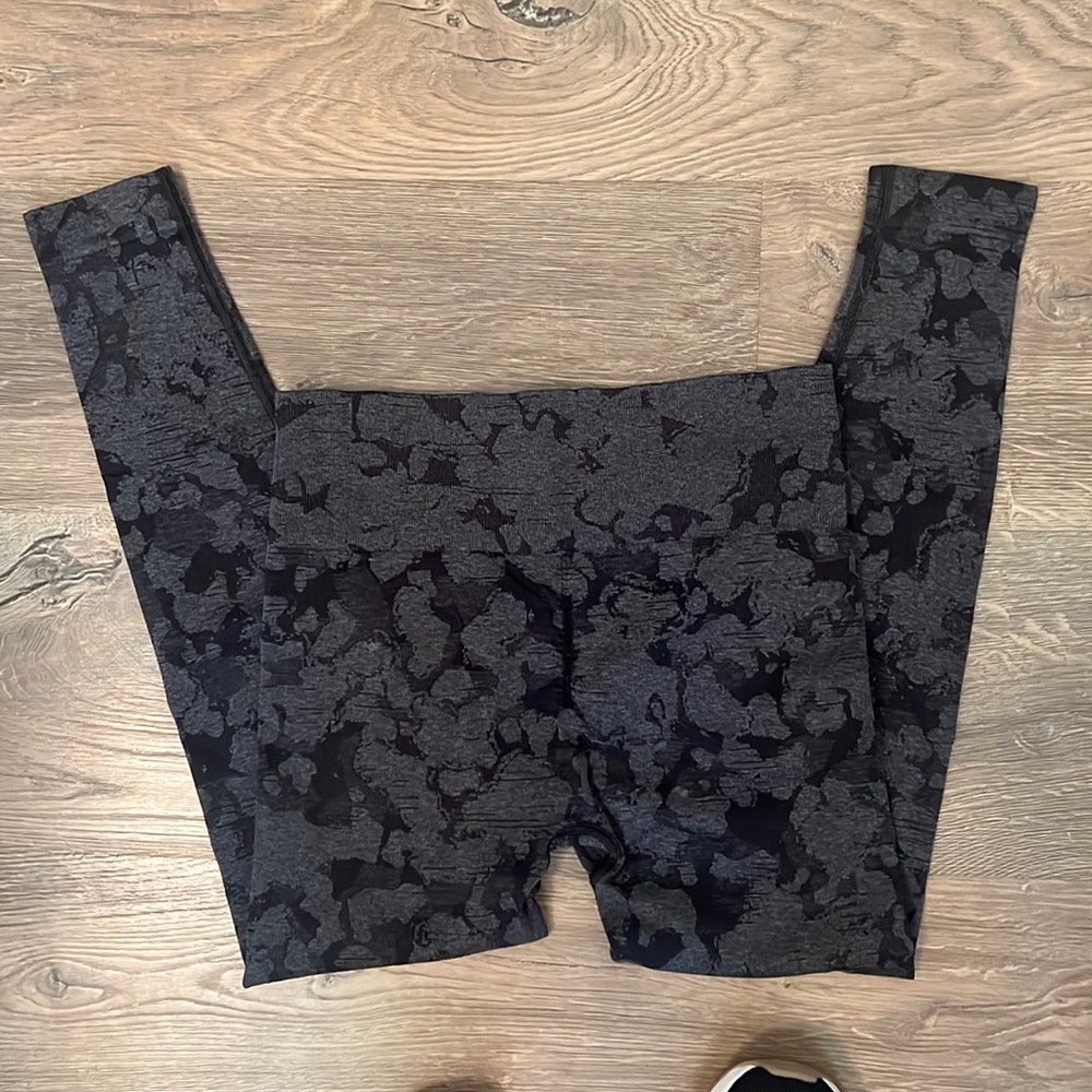 Gym shark camo leggings